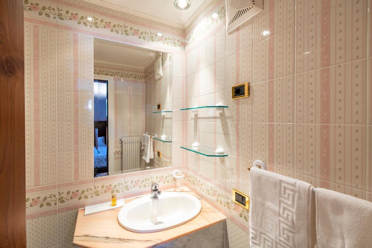 Hotel Sochers Club セルヴァ・ディ・ヴァル・ガルデーナ エクステリア 写真