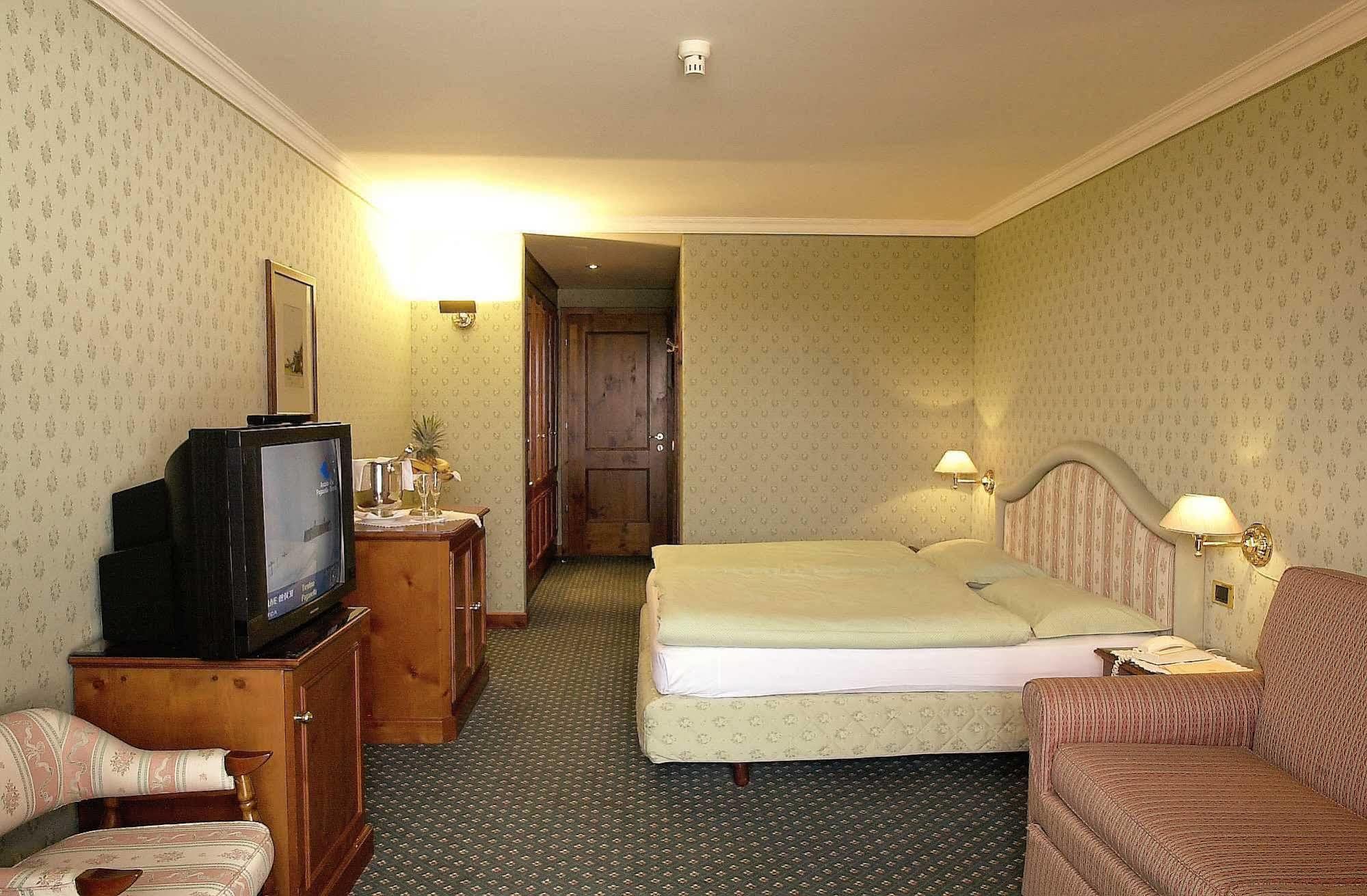 Hotel Sochers Club セルヴァ・ディ・ヴァル・ガルデーナ エクステリア 写真