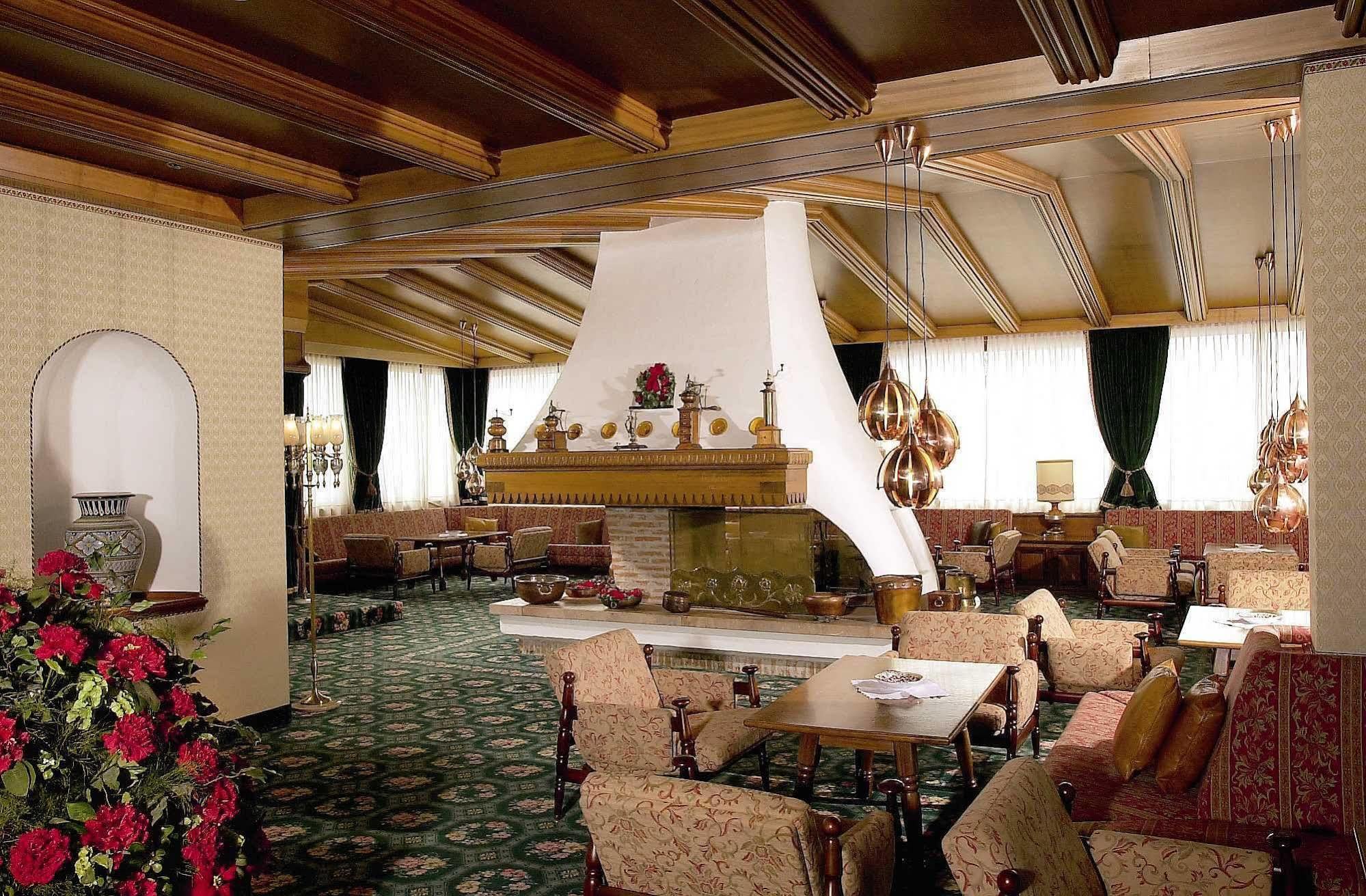 Hotel Sochers Club セルヴァ・ディ・ヴァル・ガルデーナ エクステリア 写真
